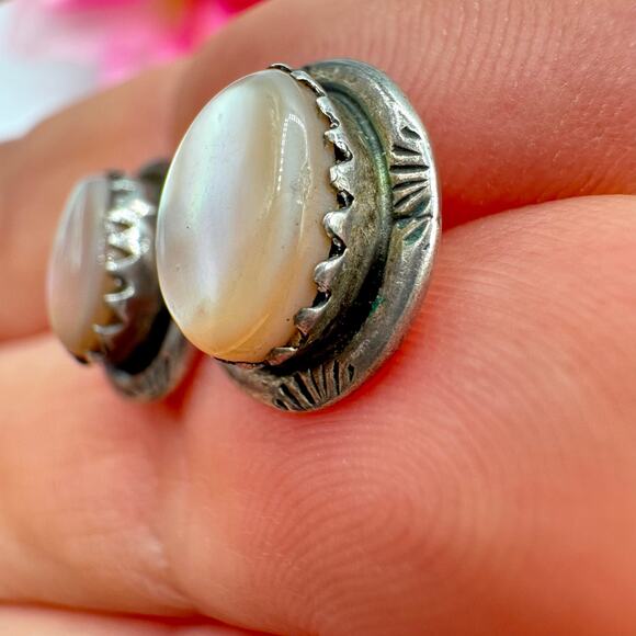 Mother Of Pearl MOP Oval Cabochon Silver Bezel Stud Earrings Southwestern Tribal - Picture 4 of 16